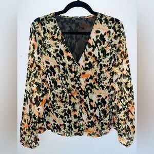 ONLY Women's Medium Multicolor V-Neck Button Down Blouse Top Abstract Fall Work